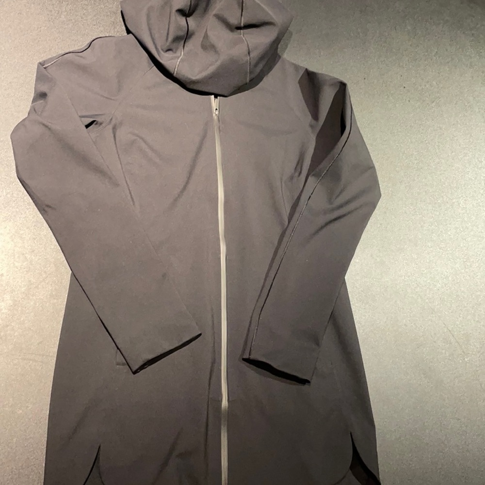 Lululemon repelshell jacket size 4-almost new!!